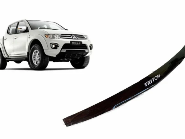 Deflector de capot para mitsubishi l200 en color negro del 2006 al 2015 imagen principal del producto con camioneta blanca en la parte superior