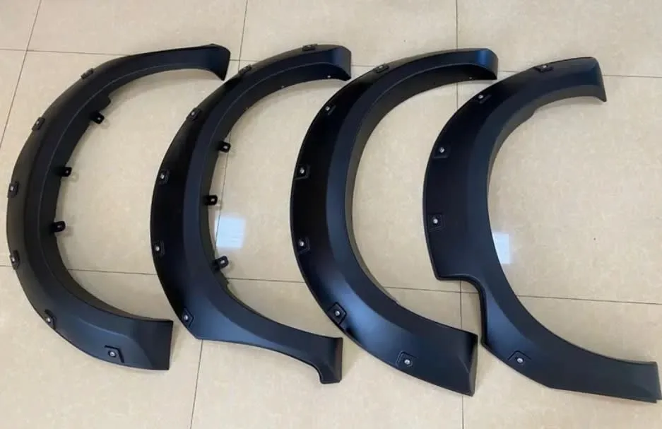 Extensiones Fangueras Militares Hilux Vigo 2012-2015 en horizontal, foto real