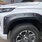 Extensiones fangueras para mitsubishi l200 del 2019 al 2023 imagen real del producto instalado