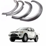 Vista principal de las fangueras para camioneta mitsubishi l200 del 2006 al 2015 con una camioneta debajo