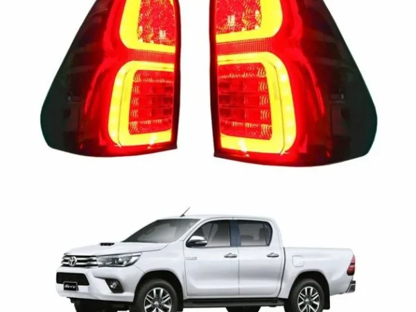 Focos Traseros Toyota Hilux Revo Led Black (2017-2019) en camioneta del mismo modelo
