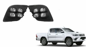 Vista principal de los focos neblineros led para la camioneta toyota hilux del 2016 al 2022 junto a camioneta