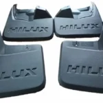 Vista frontal de los guardafangos para camioneta toyota hilux revo del 2016 al 2025