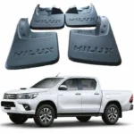Vista principal de producto de los guardafangos para camioneta toyota hilux revo del 2015 al 2025 con una camioneta debajo