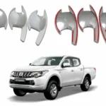 Kit de fondos de manilla cromados para la camioneta mitsubishi l200 junto con una camioneta blanca en la parte inferior