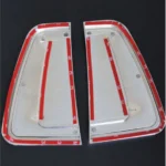 Parte posterior de un par de riñoneras cromadas para camioneta toyota hilux