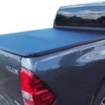 Vista trasera de camioneta con lona marítima para pick up toyota hilux vigo del 2006 al 2015