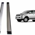 Pisaderas para pick up toyota hilux vigo del 2005 al 2015 con una camioneta gris al costado