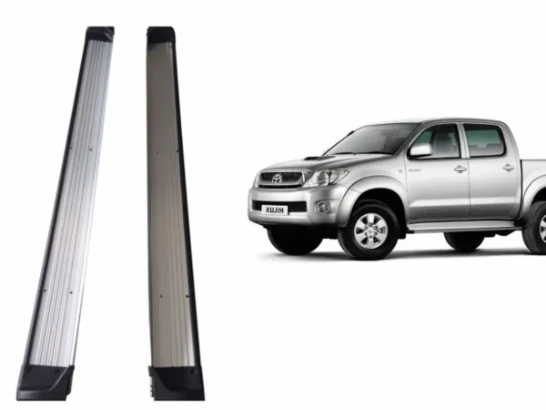 Pisaderas para pick up toyota hilux vigo del 2005 al 2015 con una camioneta gris al costado