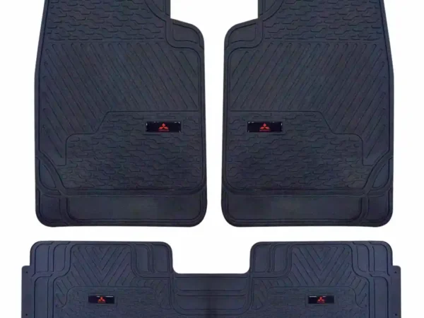 Pisos de goma para camioneta con logo de la marca Mitsubishi