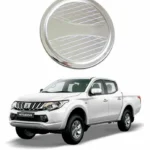 Tapa de estanque cromada para camioneta mitsubishi l200 del 2016 al 2019 con una camioneta real debajo
