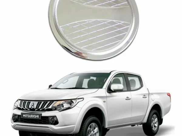 Tapa de estanque cromada para camioneta mitsubishi l200 del 2016 al 2019 con una camioneta real debajo