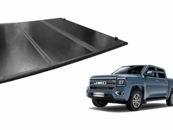 Tapa plegable trifold para camioneta jmc grand avenue del 2023 al 2025 con una camioneta de color azul al costado